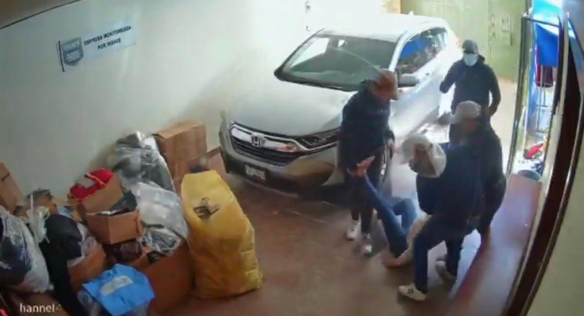Ladrones golpean y someten a doctora en la colonia Aquiles Serdán 