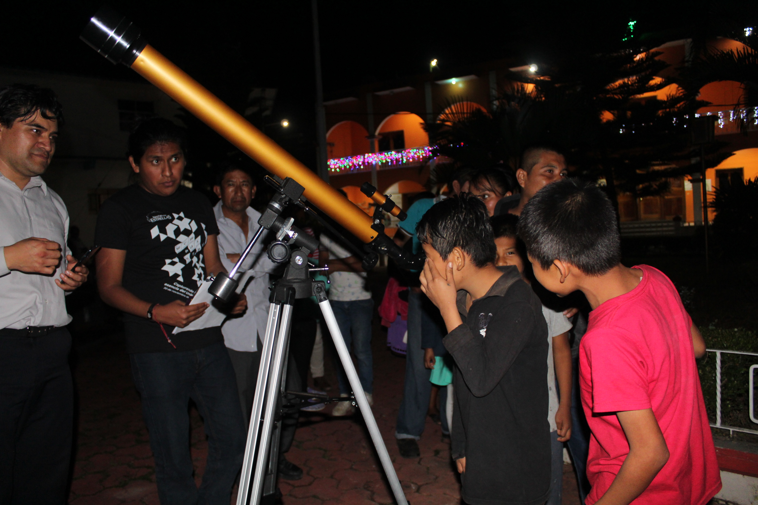Más de un centenar disfrutaron la Noche de las Estrellas en Huitzilan