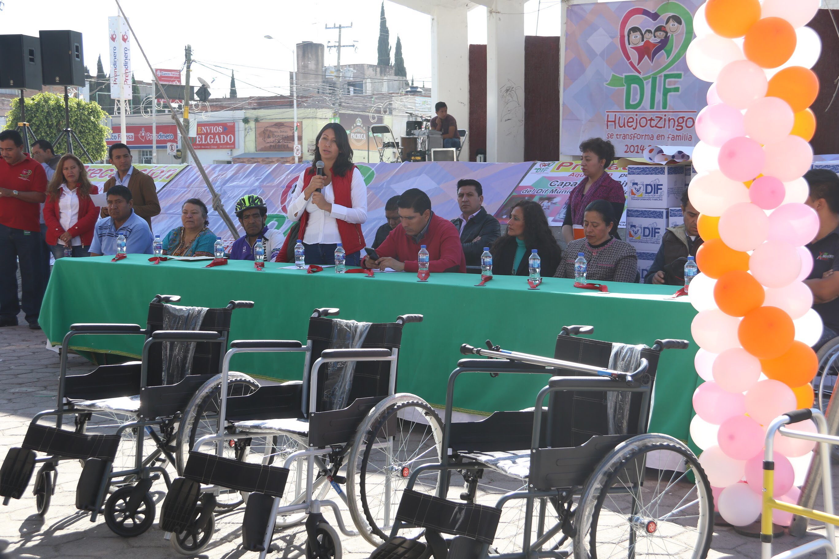 Personas con discapacidad reciben aparatos en Huejotzingo 