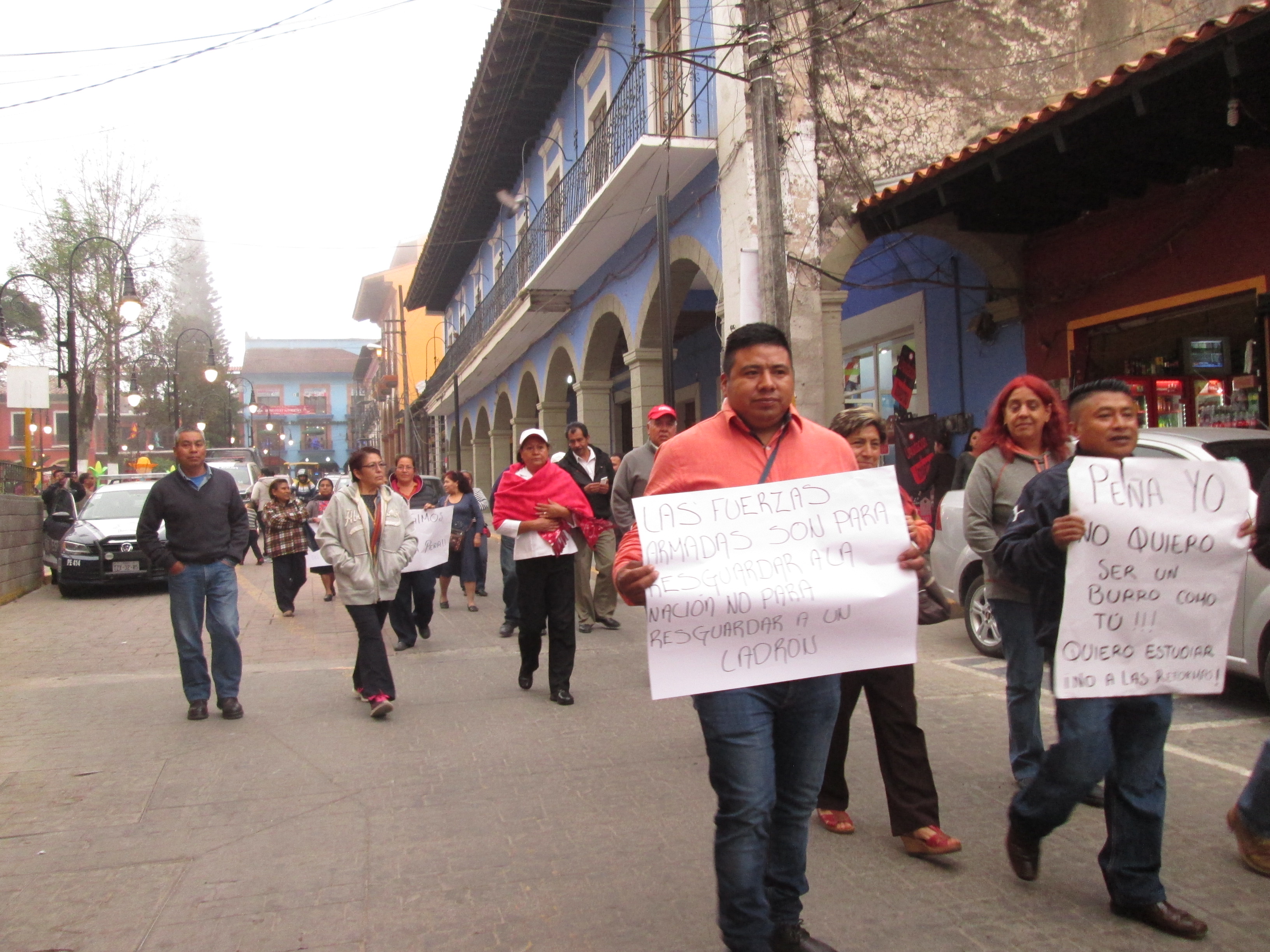 Regidor encabeza protesta contra el gasolinazo en Huauchinango