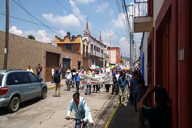 Cientos marchan contra edil de San Pedro y piden revocar su mandato