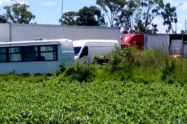 Camioneta robada es hallada en taller mecánico de Texmelucan