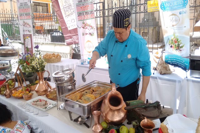 Restauranteros esperan vender 2 millones de chiles en nogada en Puebla