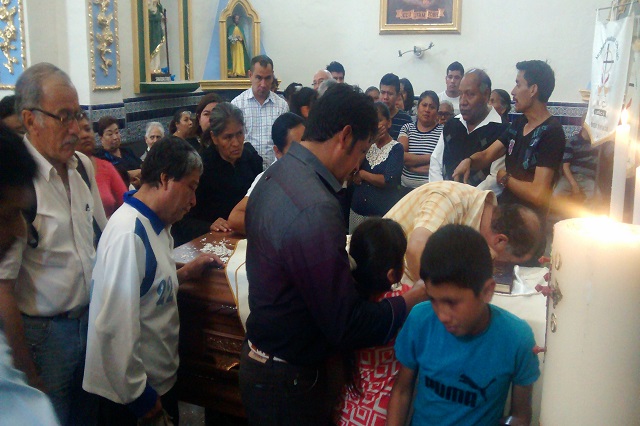 Despiden en Tehuacán a párroco de Jesús Nazareno, muerto en accidente