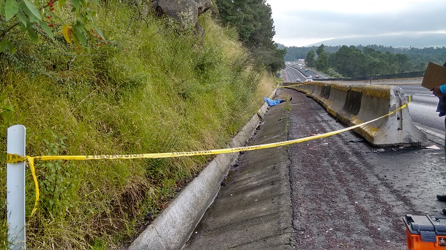 Hallan cadáver maniatado sobre la autopista Puebla-México