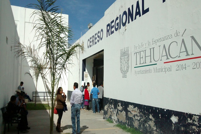 Custodios de Tehuacán paran labores y exigen mejoras laborales