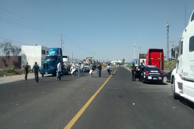 Se manifiestan transportistas de Tehuacán contra precio de la gasolina