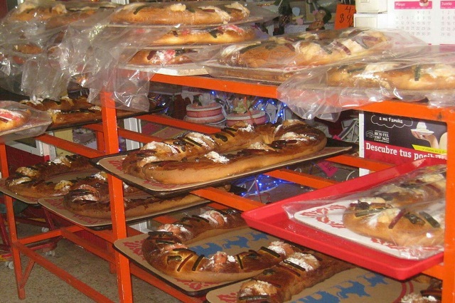 Panaderos esperan vender 30 % más roscas de reyes en Texmelucan