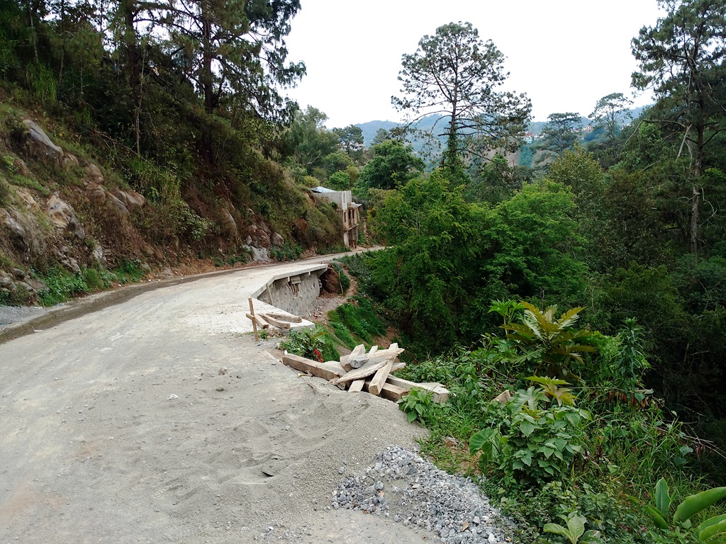 Urgen terminar rehabilitación del Camino a Cuacuila, en Huauchinango