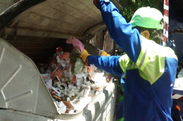 Cofepris investiga contaminación en Tehuacán por basura en la calle