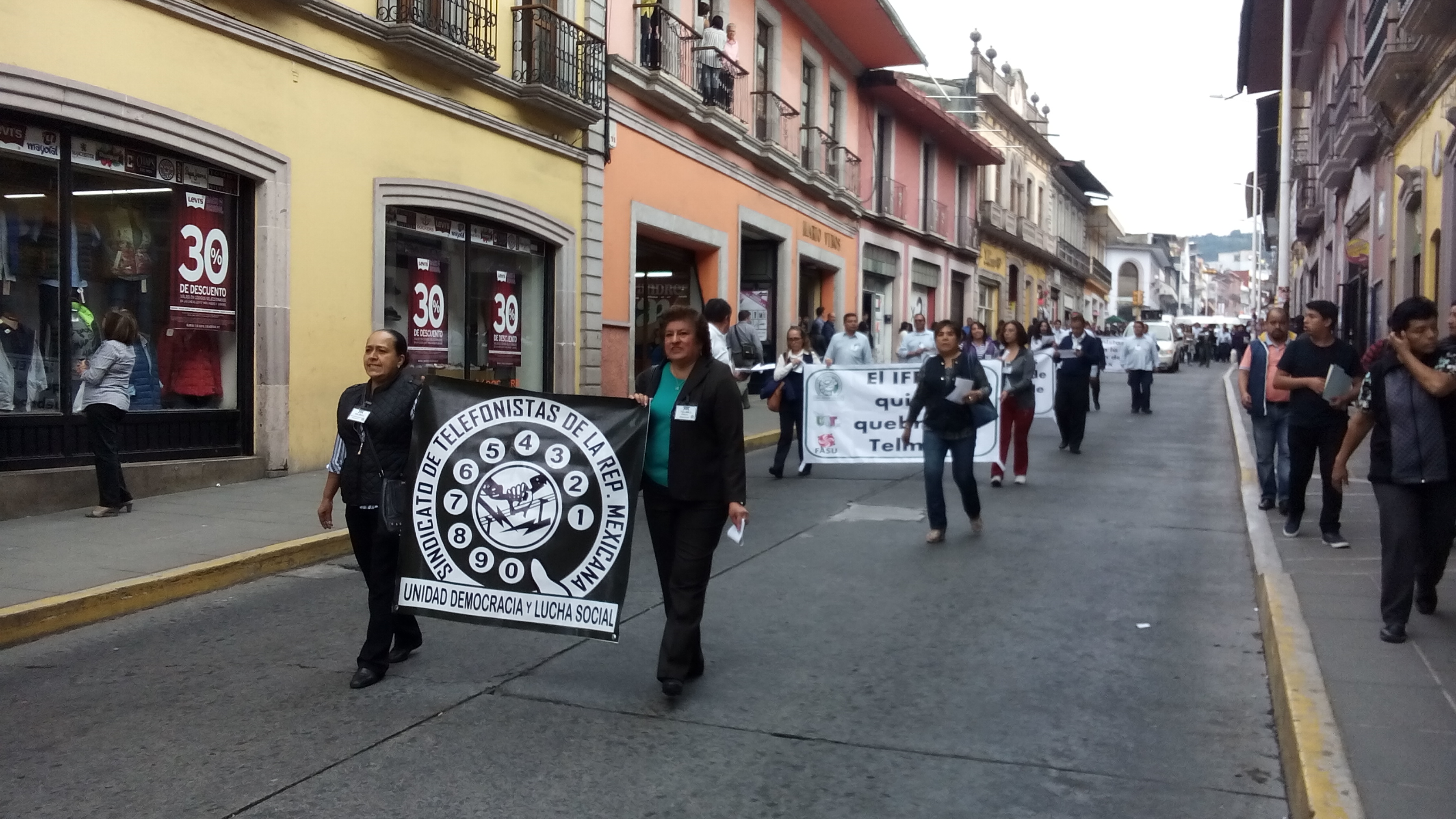 Protestan telefonistas de Teziutlán por división de Telmex