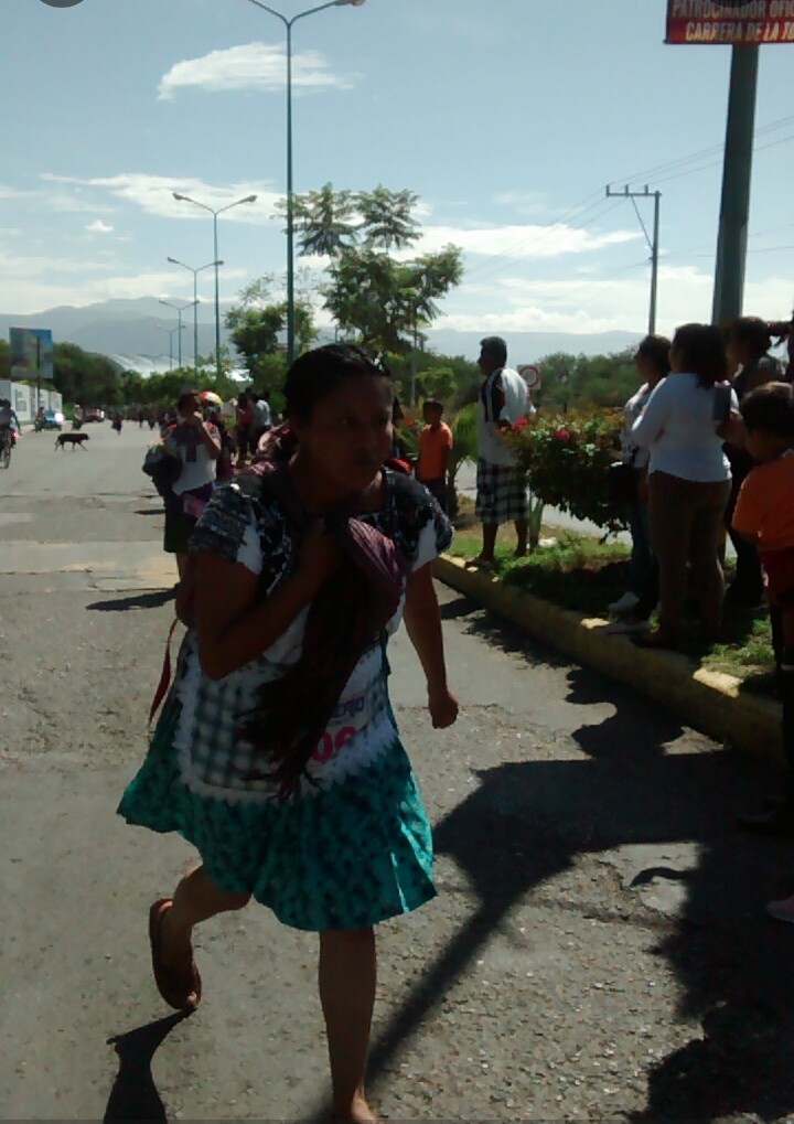 Participan más de 200 mujeres en Carrera de la Tortilla, en Coapan