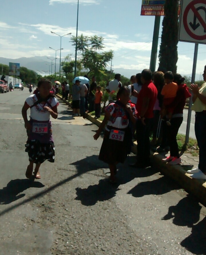 Participan más de 200 mujeres en Carrera de la Tortilla, en Coapan