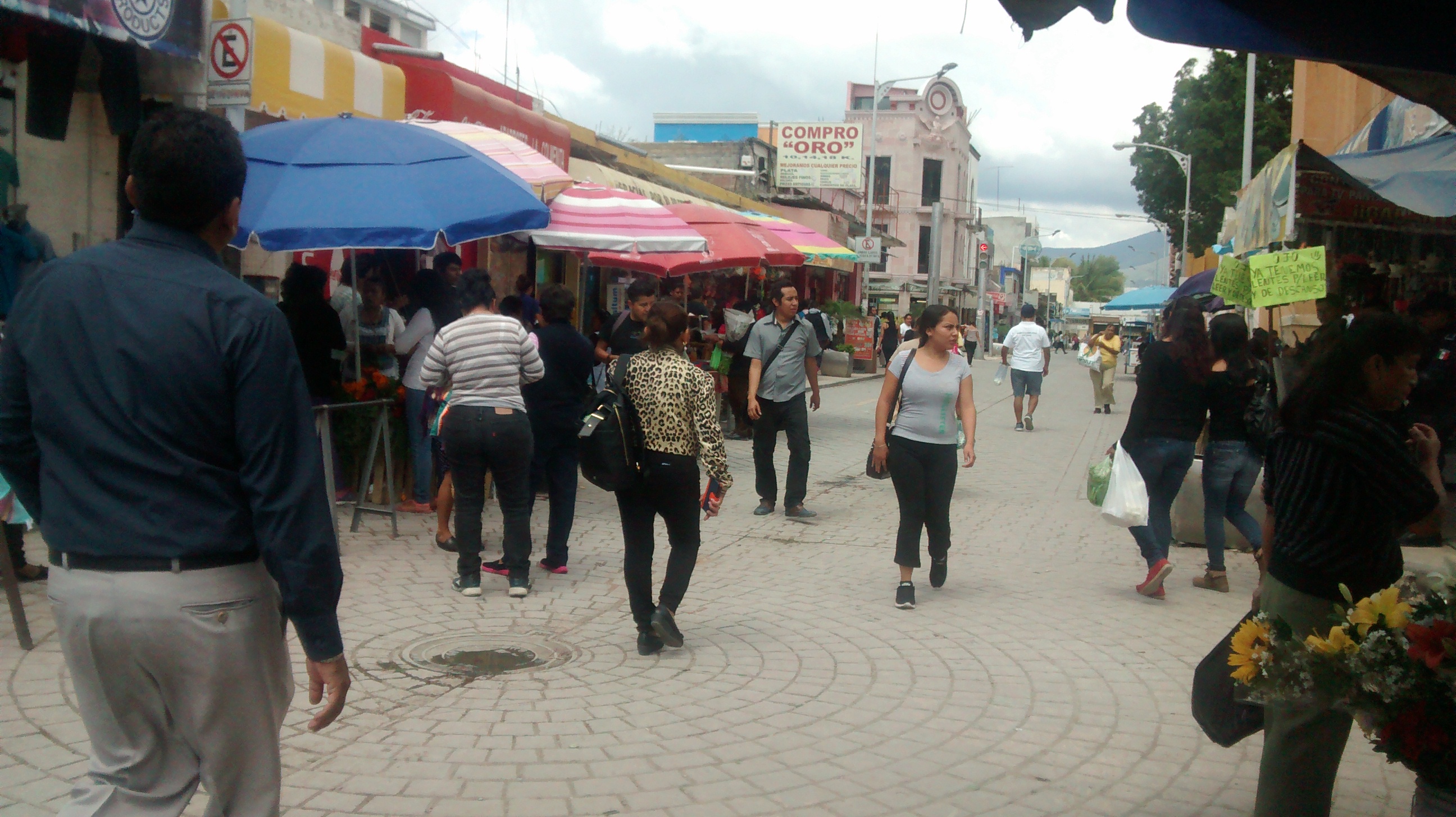 Ganan amparos 3 ambulantes, faltan 52 procesos en Tehuacán