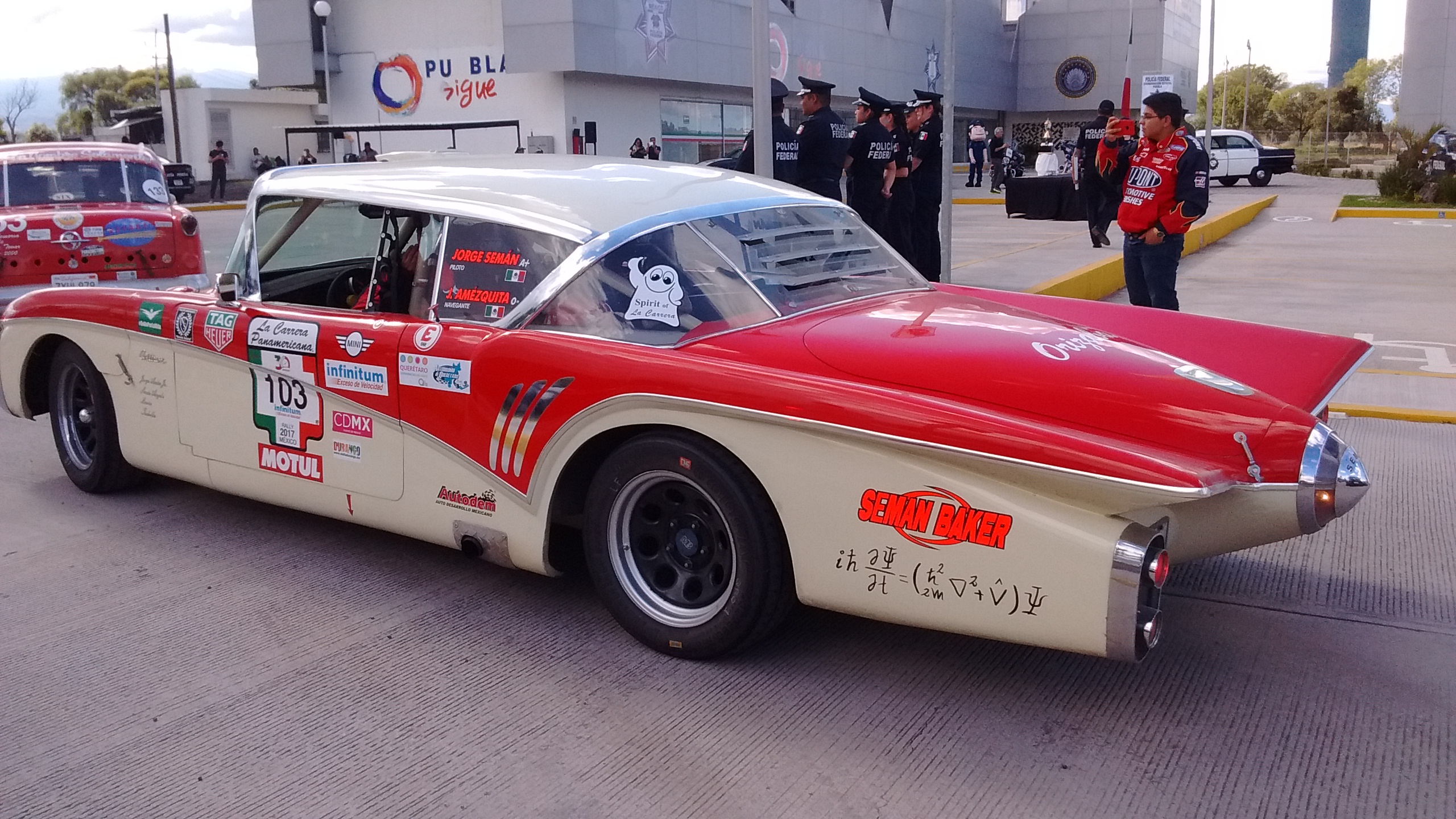 Los 70 autos de la Carrera Panamericana llegan a Huejotzingo