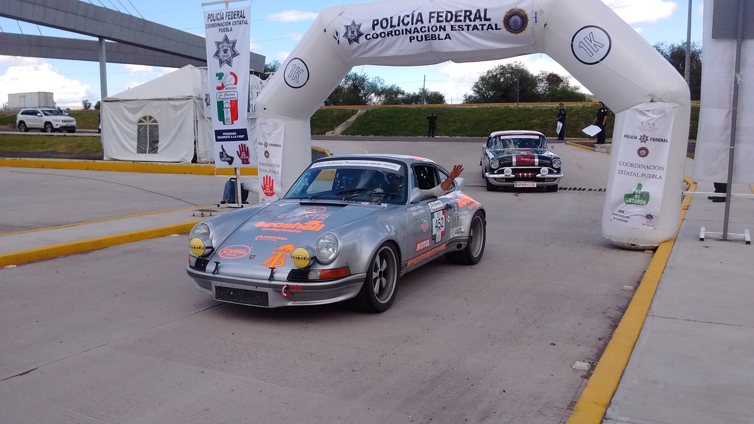 Los 70 autos de la Carrera Panamericana llegan a Huejotzingo