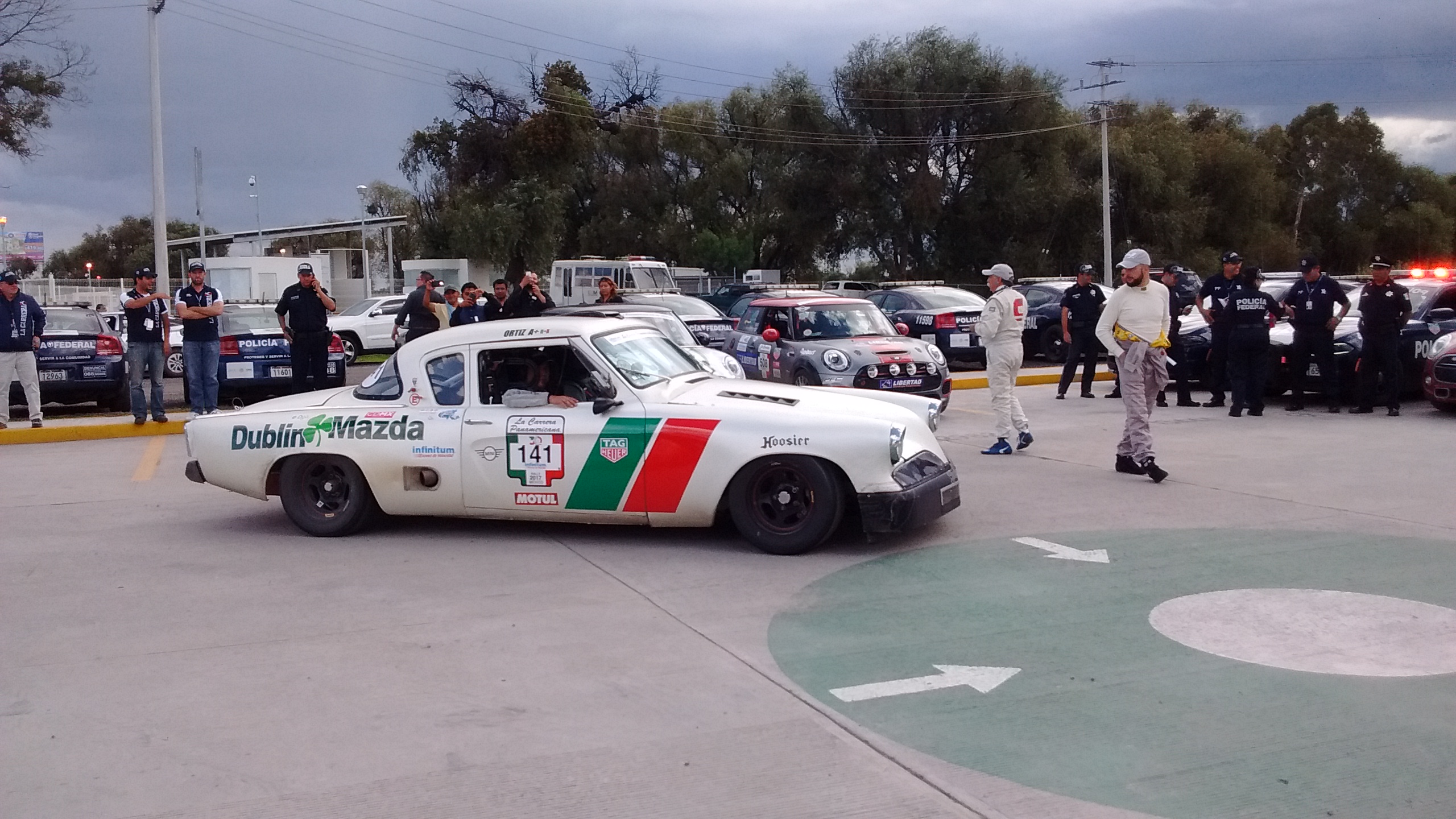 Los 70 autos de la Carrera Panamericana llegan a Huejotzingo