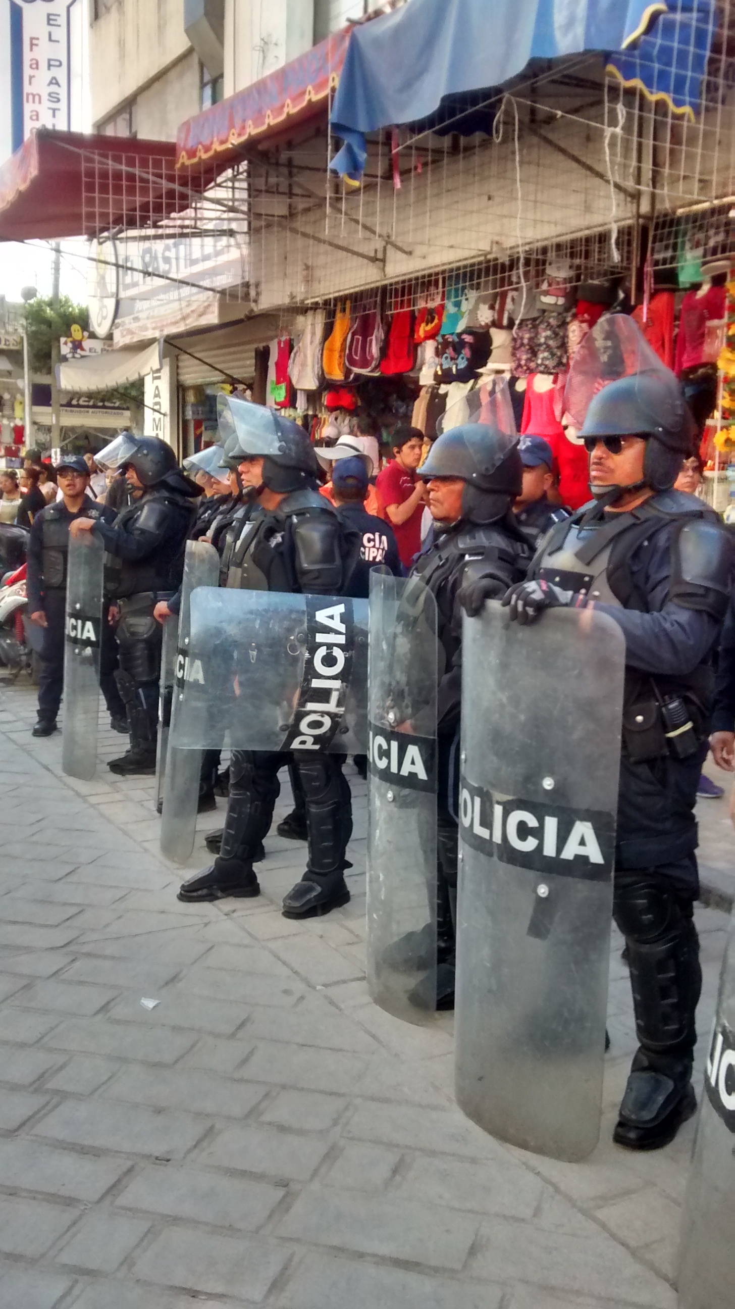 Impide policía la instalación de ambulantes en Tehuacán