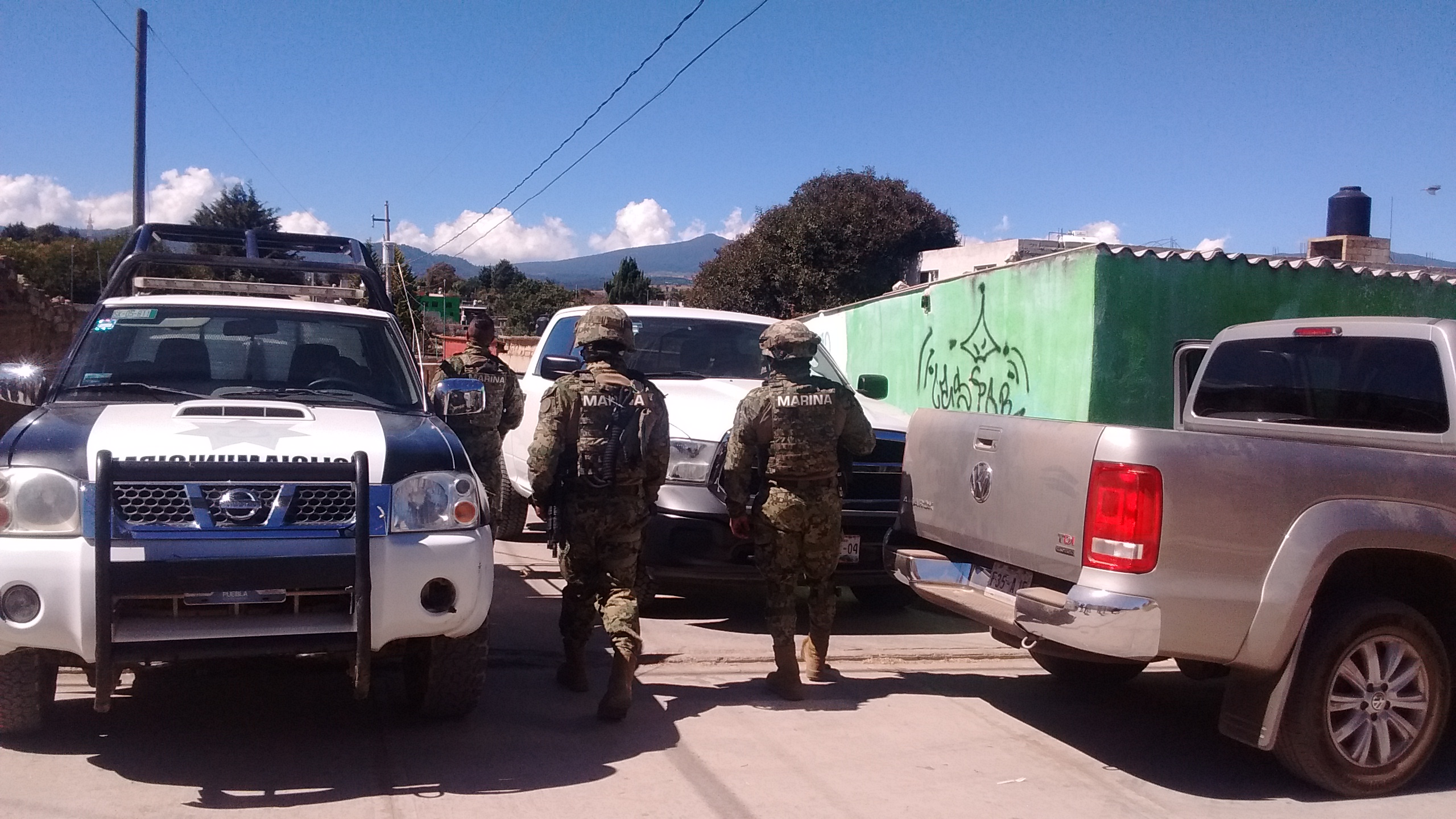 Militares aseguran 8 bodegas huachicoleras en Tlalancaleca