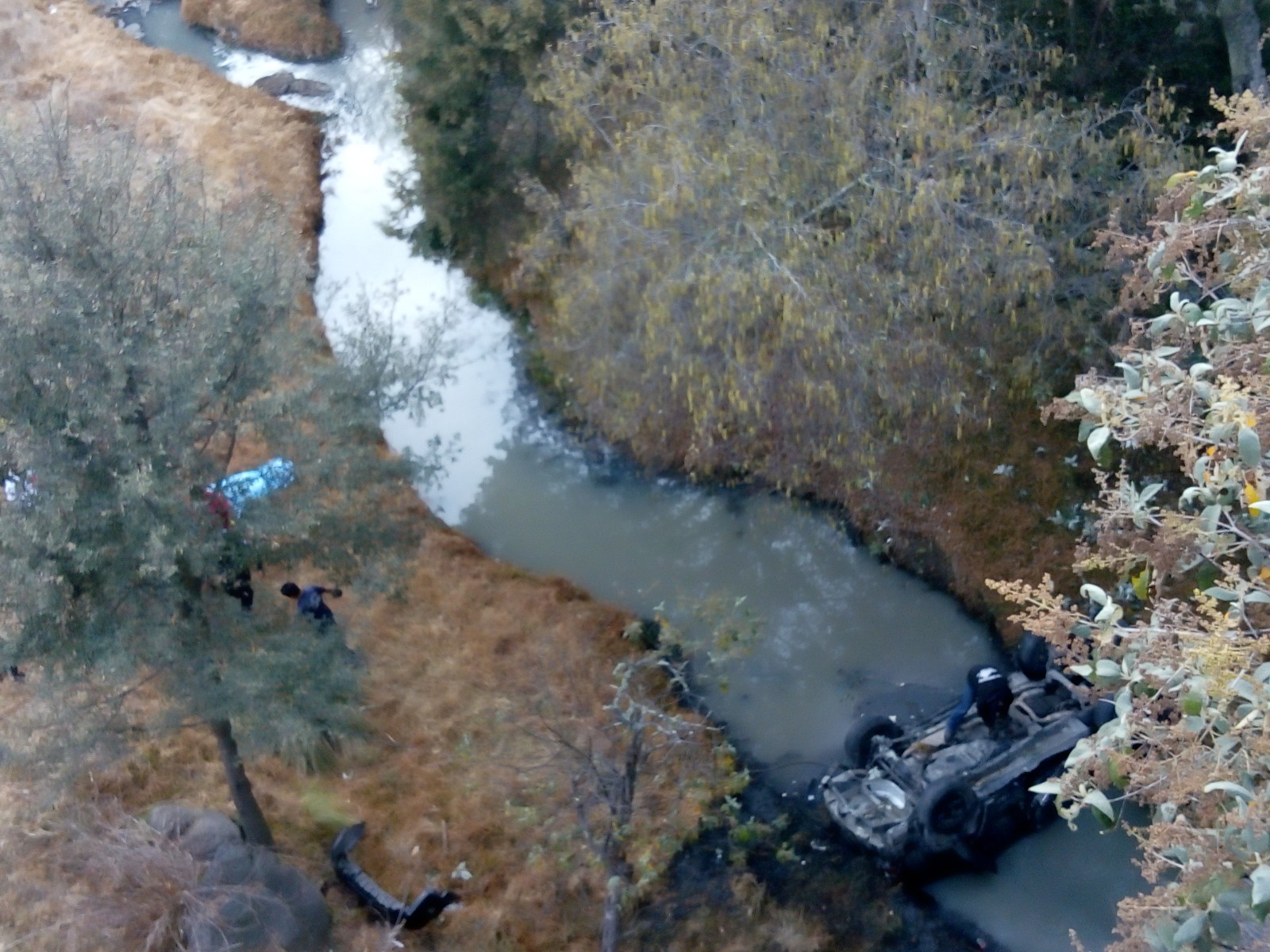 VIDEO: Mueren 3 al caer camioneta a barranco de Tlahuapan