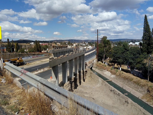 Colapsa tramo del puente de la muerte en región de Texmelucan