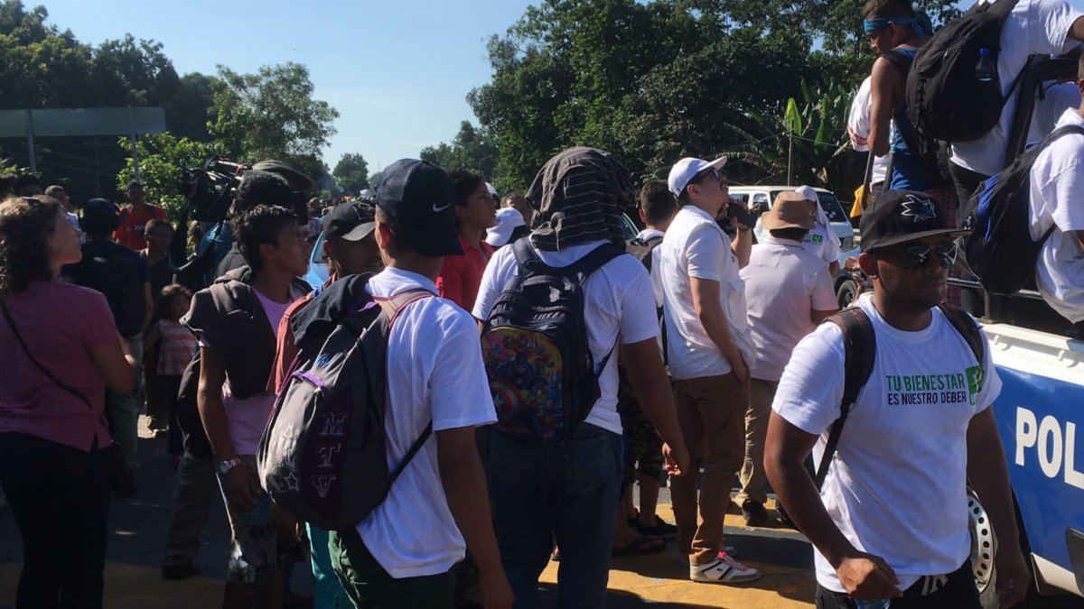Migrantes piden autobús para llegar a la CDMX