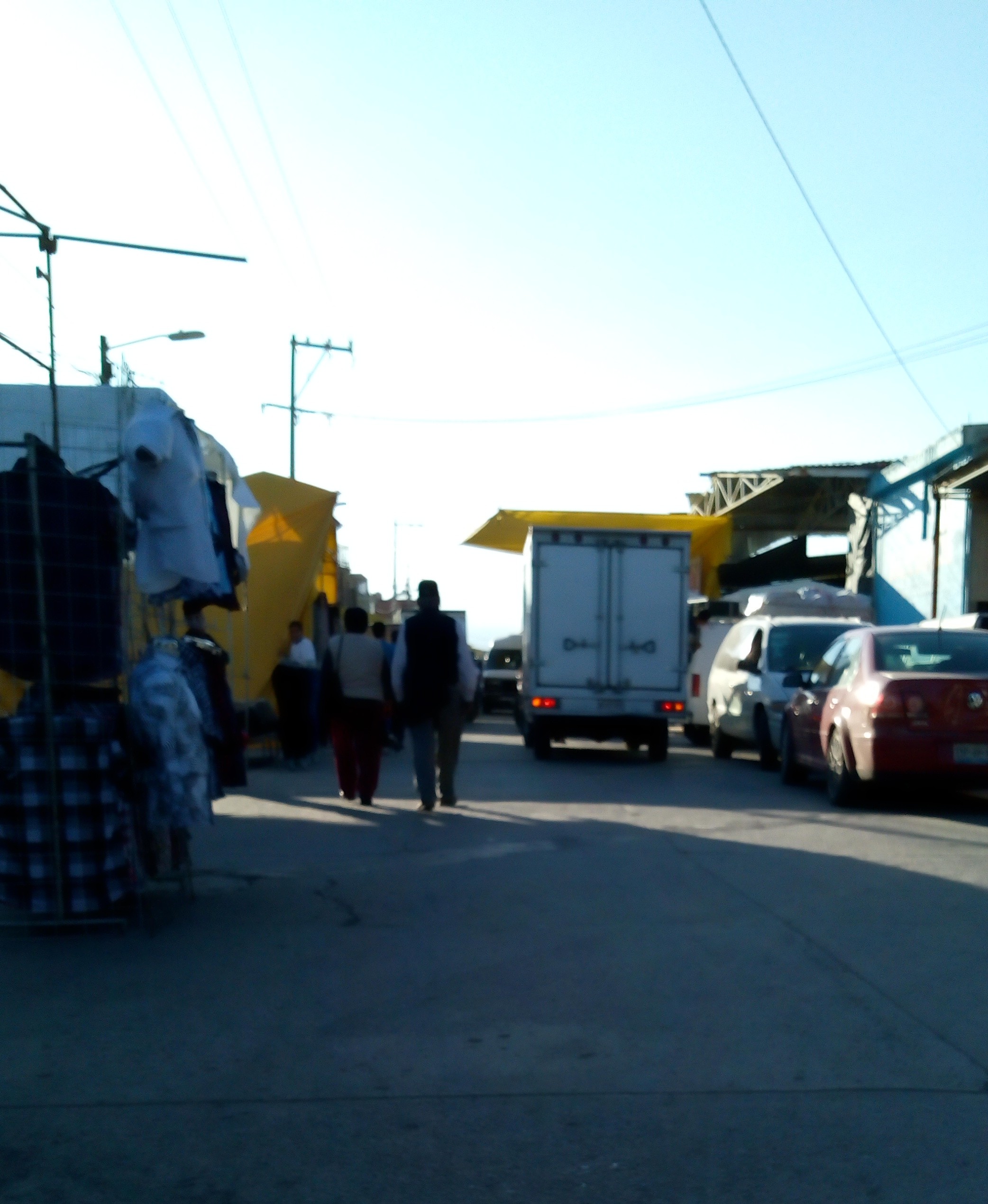 Comerciantes no respetan horario del tianguis de Texmelucan