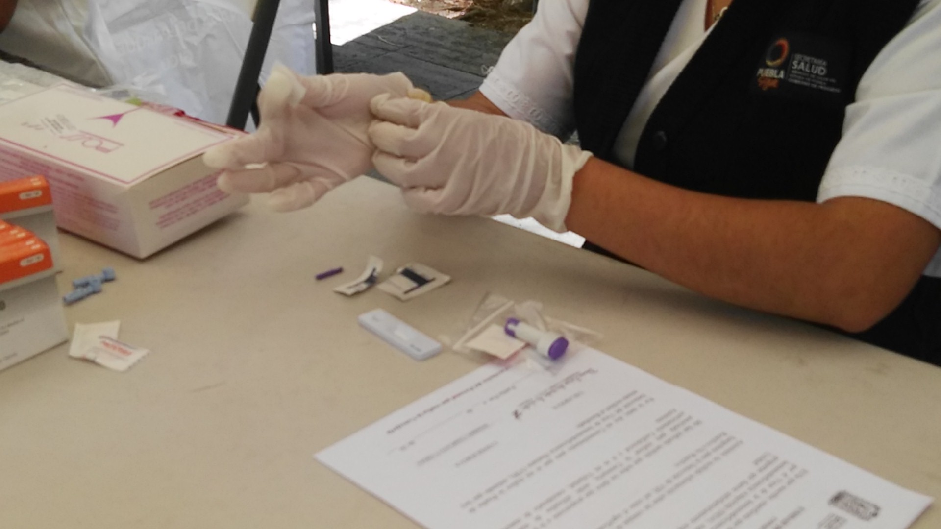 Aplican pruebas rápidas de detección de VIH en Tehuacán