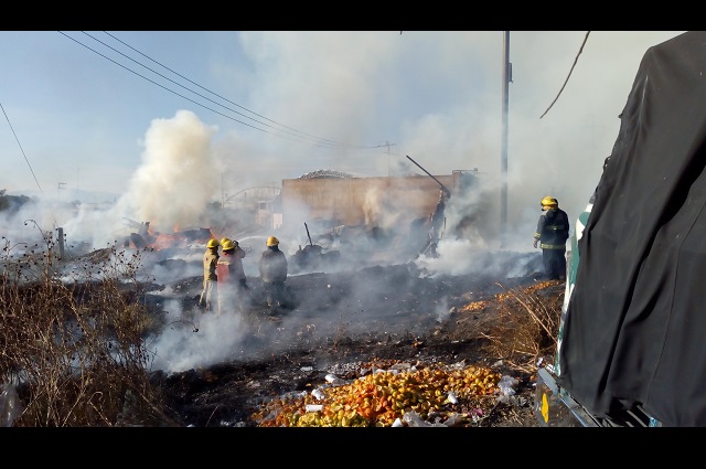 Bomberos sofocan 50 incendios durante diciembre en Texmelucan