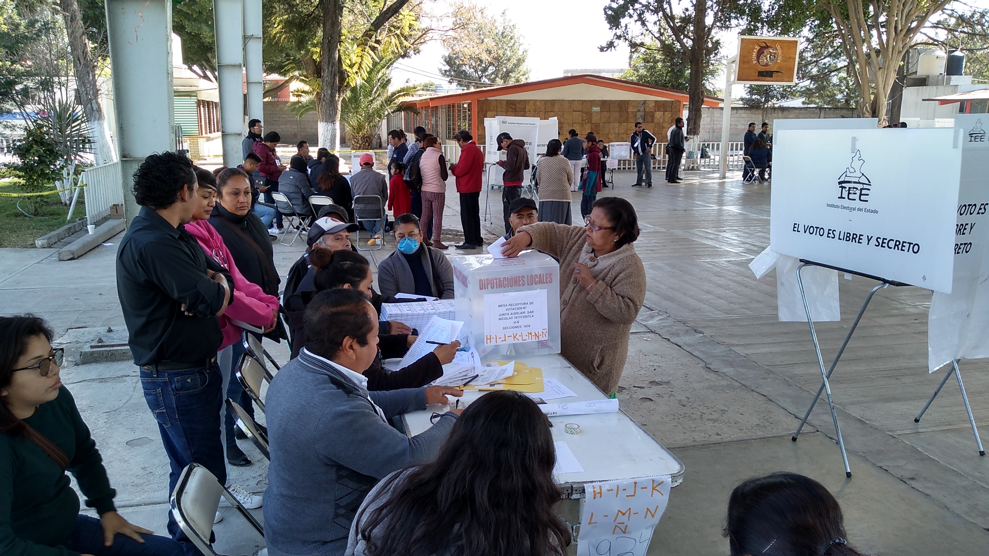 En calma transcurren plebiscitos auxiliares en Tehuacán