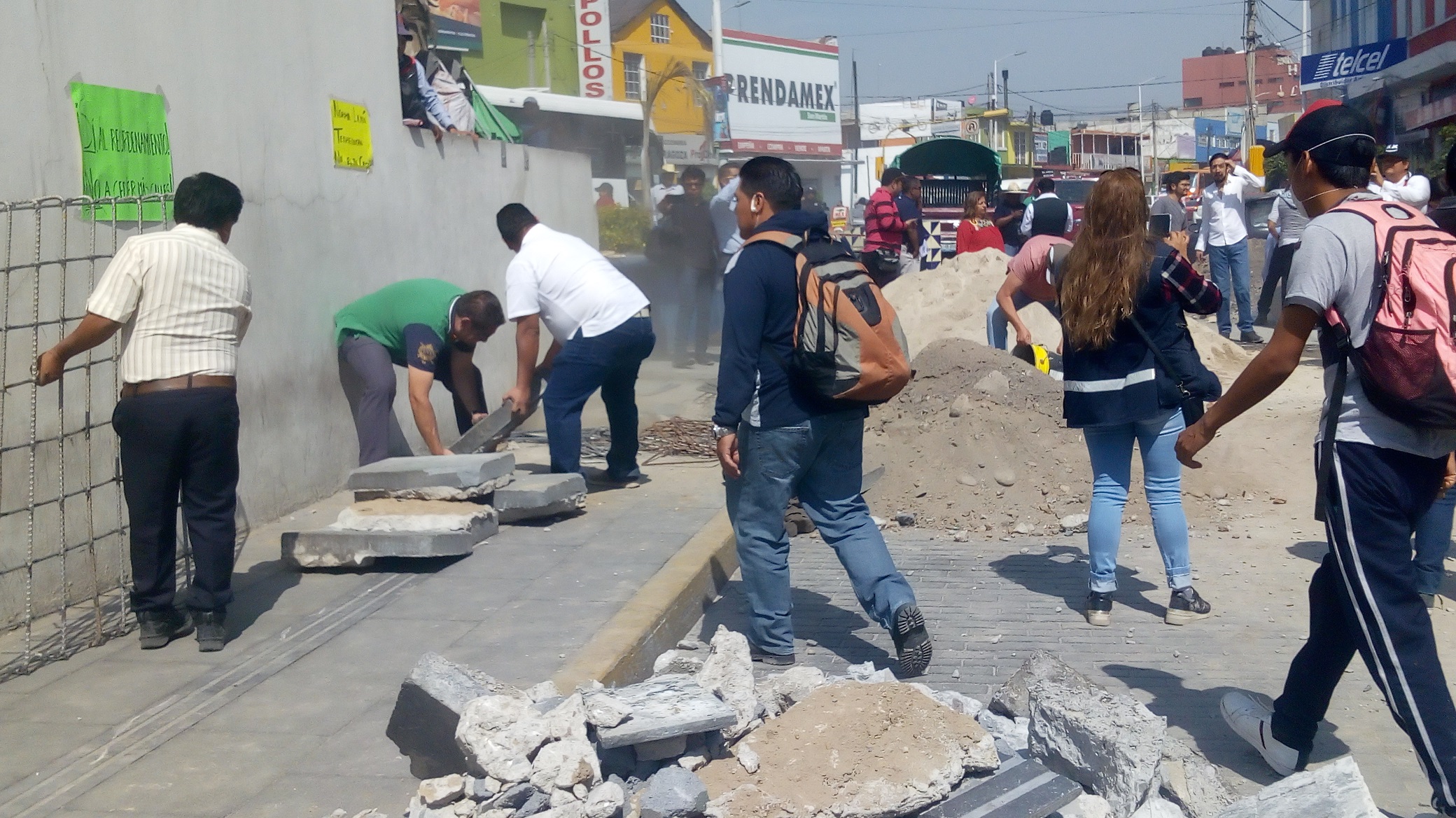 Van contra opositores del corredor gastronómico en Texmelucan