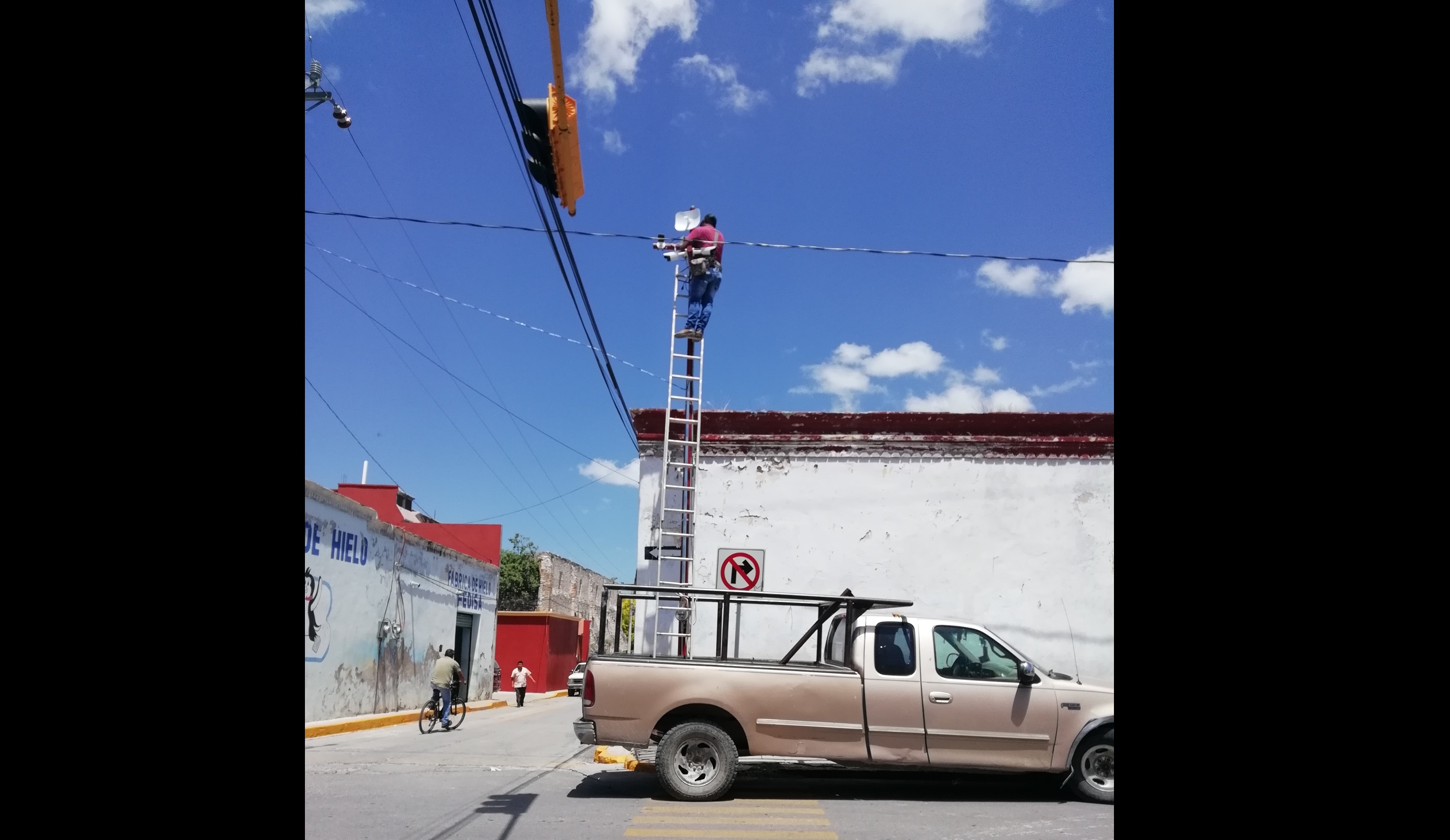 Instala cámaras de seguridad en Ixcaquixtla