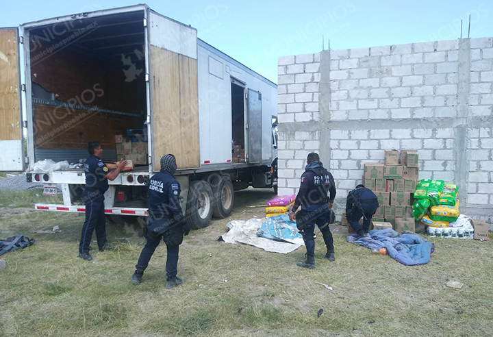 Federales recuperan mercancía y tractocamión en Huixcolotla