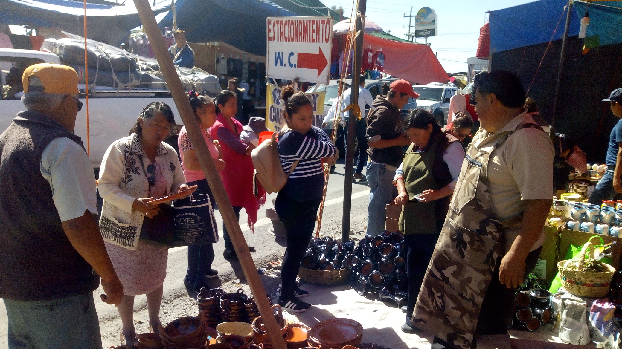 Sin apoyo del gobierno, alfareros preparan venta por Día de Muertos