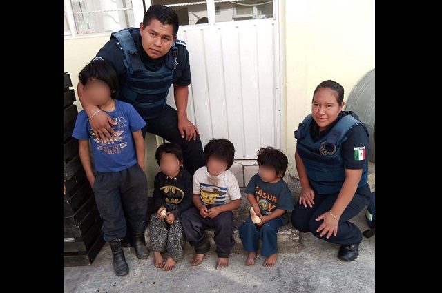 Vecinos rescatan a 4 niños de incendio en colonia de Puebla