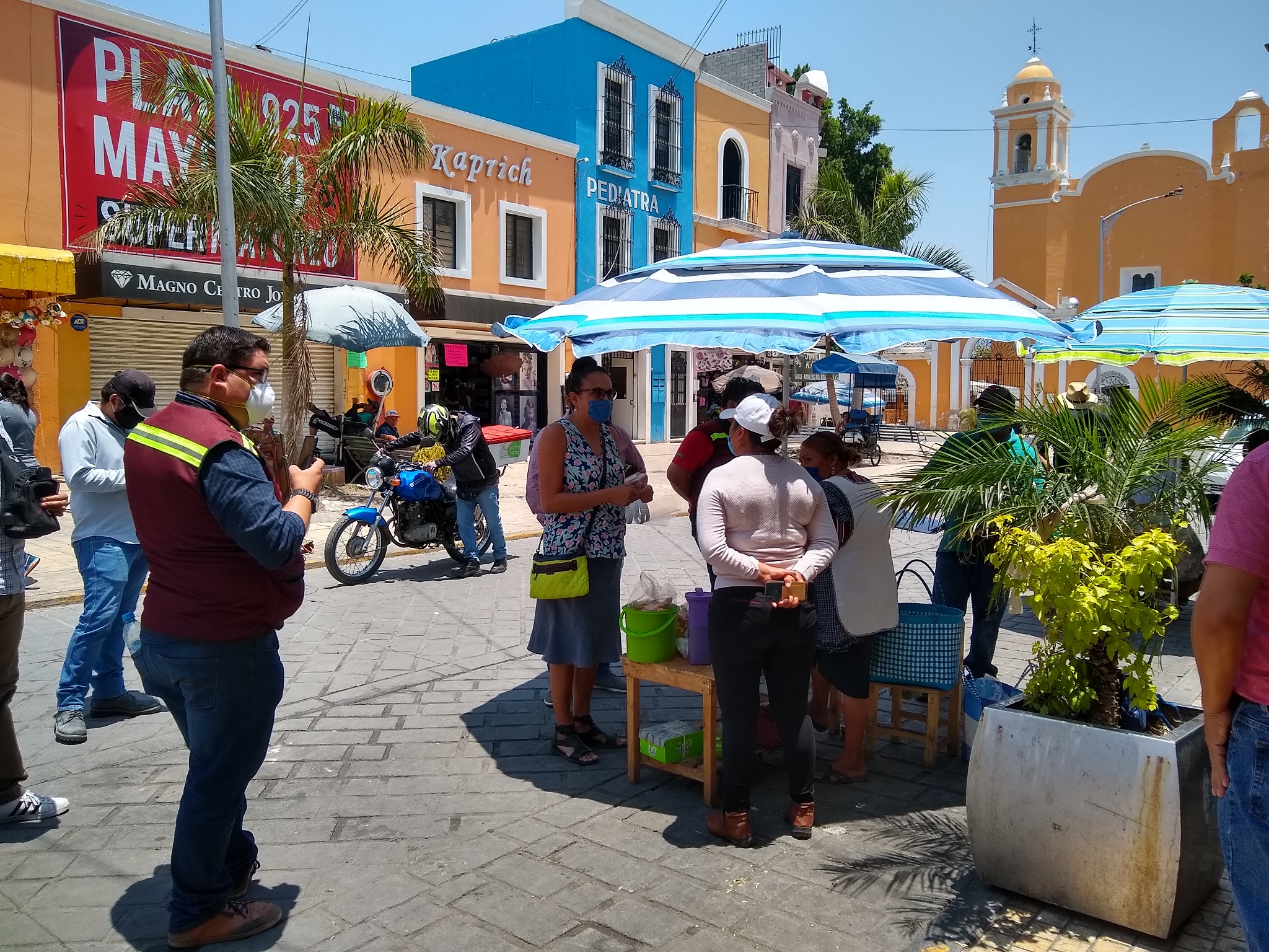 500 ambulantes ignoran decreto de Barbosa y siguen en Tehuacán