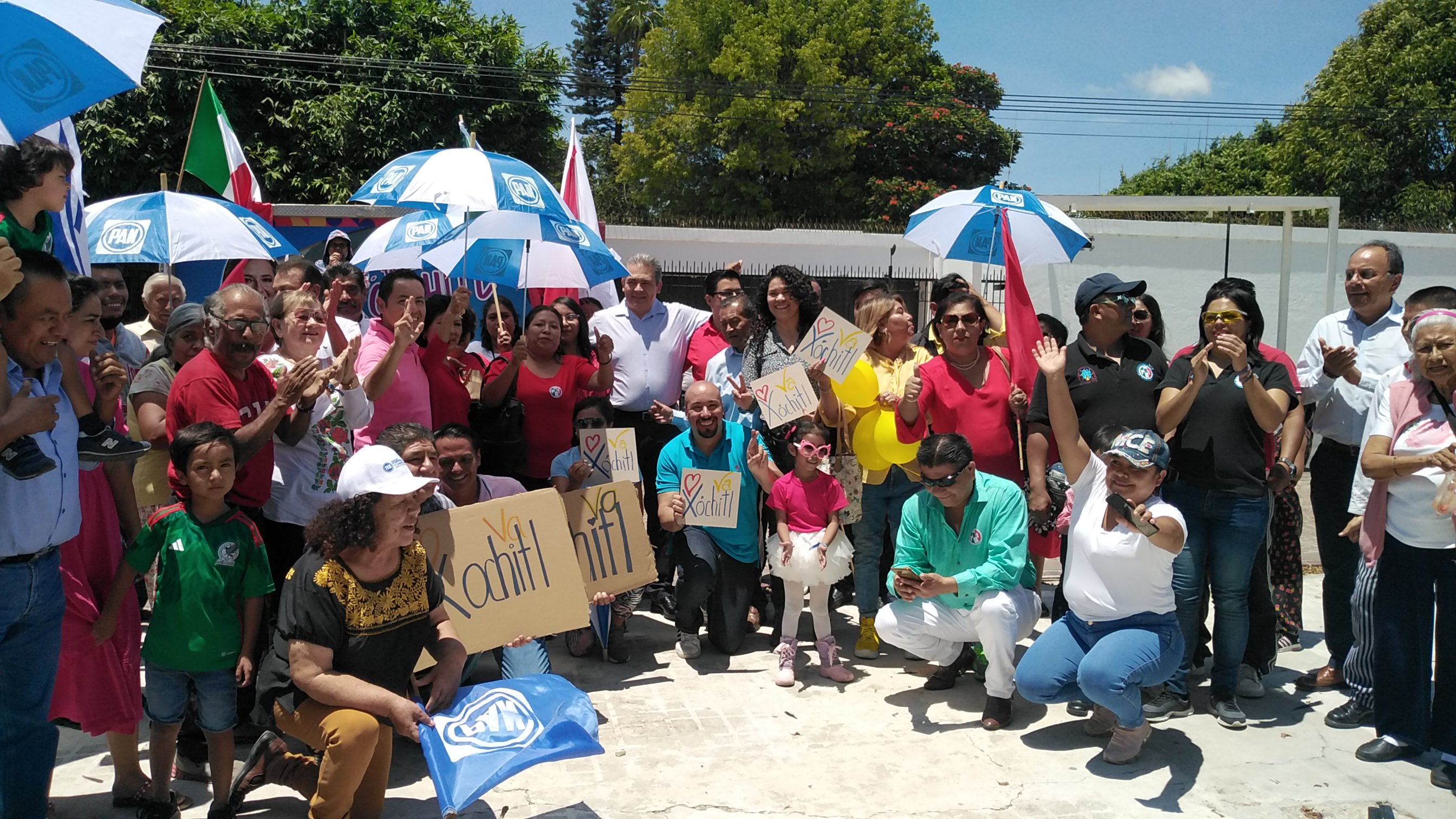  Militantes del PRI, PAN y PRD realizan caravana en calles de Tehuacán