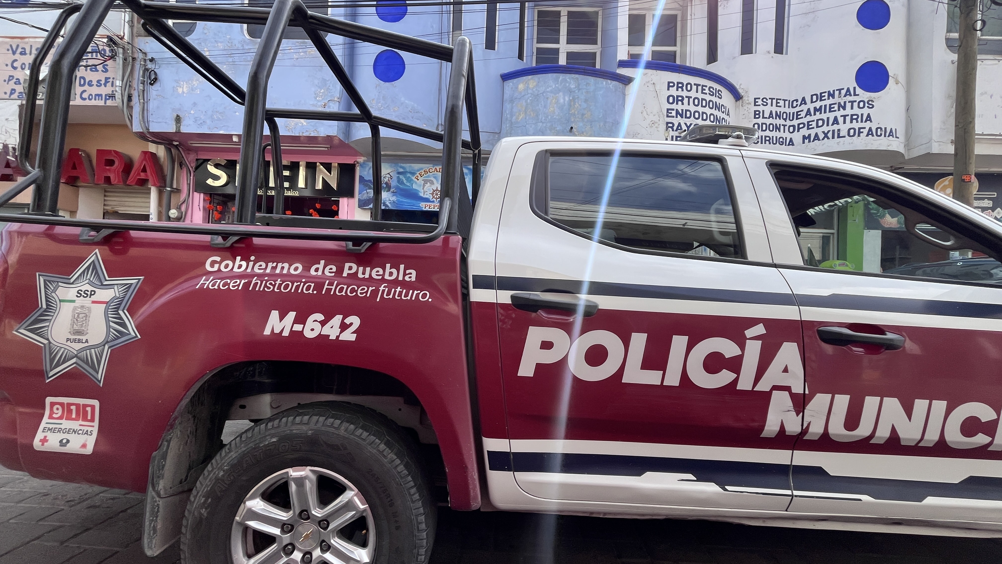 Roban con violencia una camioneta familiar en Tecamachalco