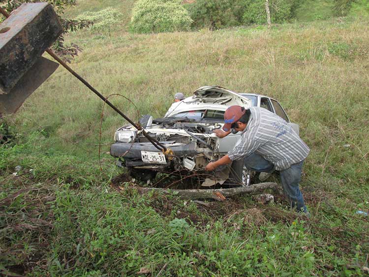 Daños materiales deja accidente carretero en Huauchinango