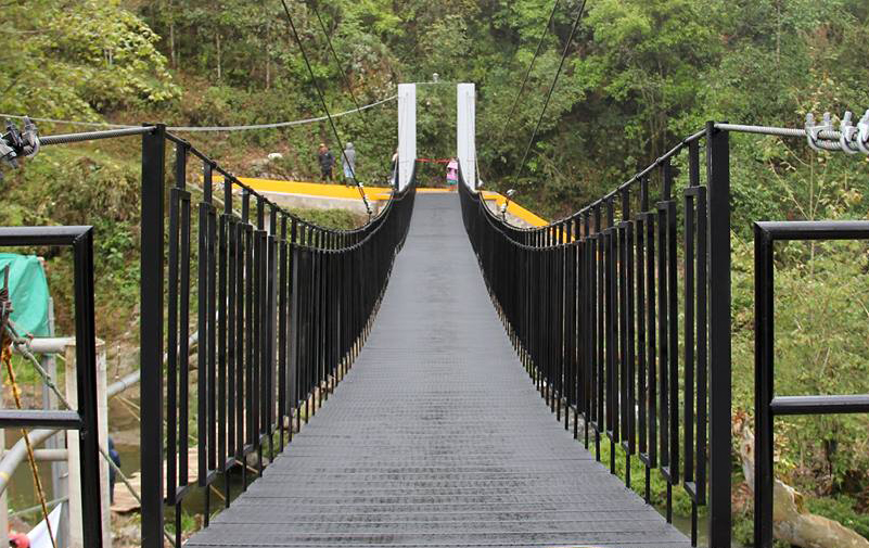 Ayuntamiento inaugura puente colgante en la comunidad de Xilita