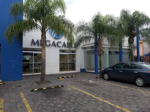 Adulto mayor fallece al interior de Megacable en Loma Bella