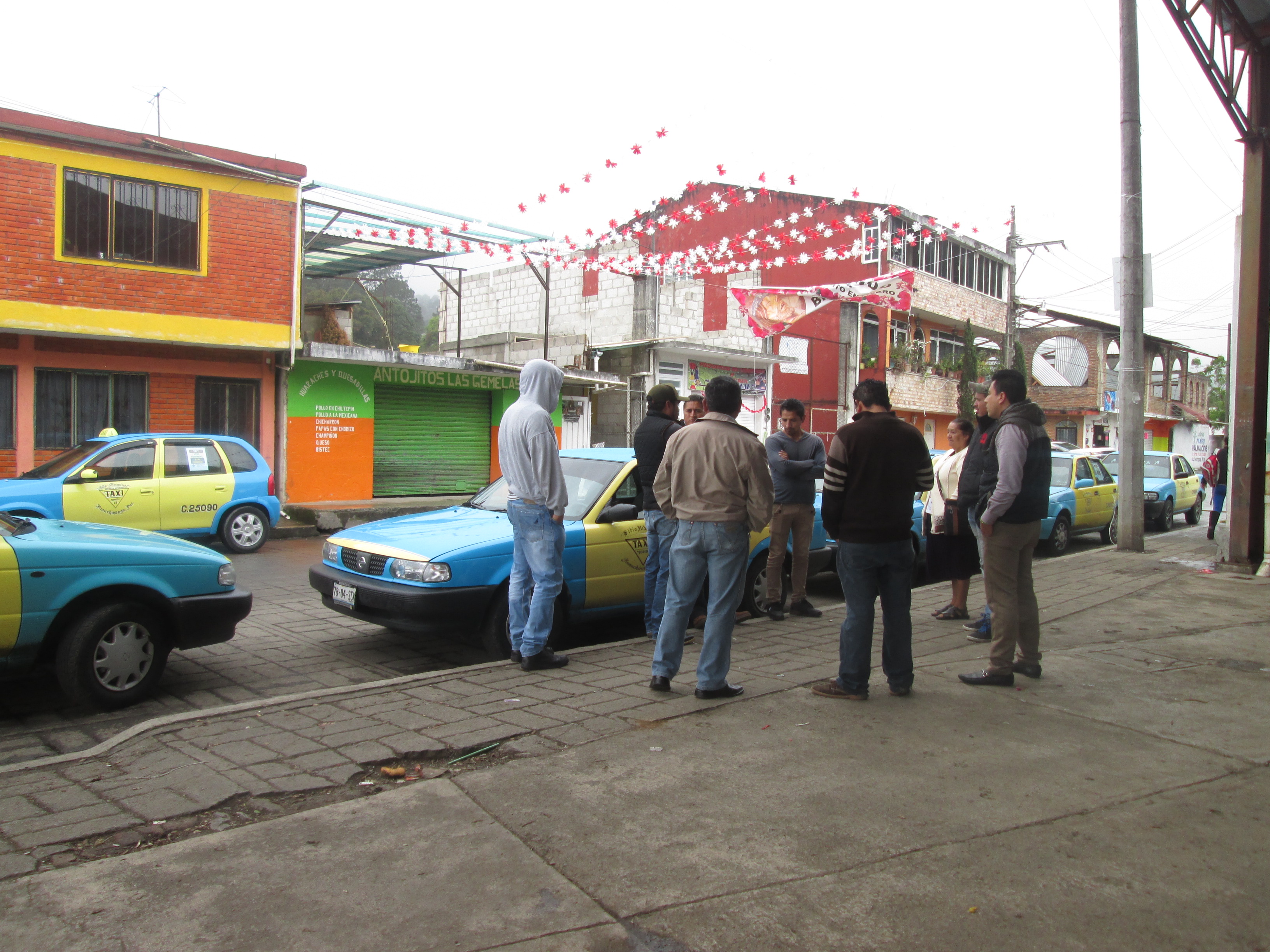 Taxistas se inconforman por tarifas para la feria de Huauchinango