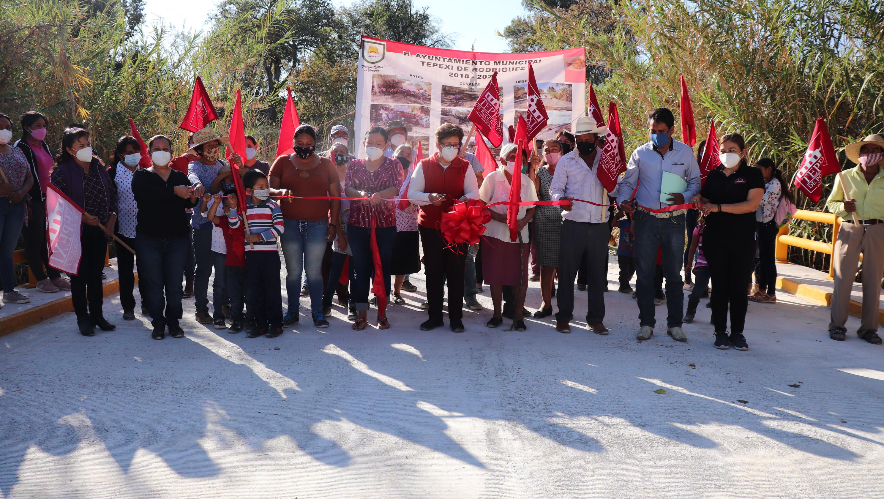 Alcaldesa de Tepexi inaugura puente en Barrio San Vicente