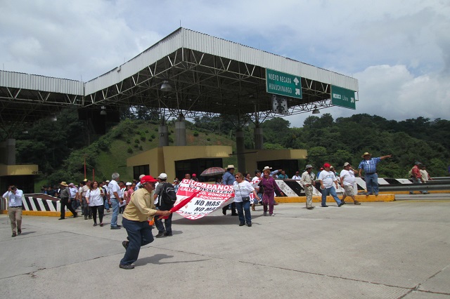 Luego de 4 horas reabren la México-Tuxpan para exigir diálogo con la CFE