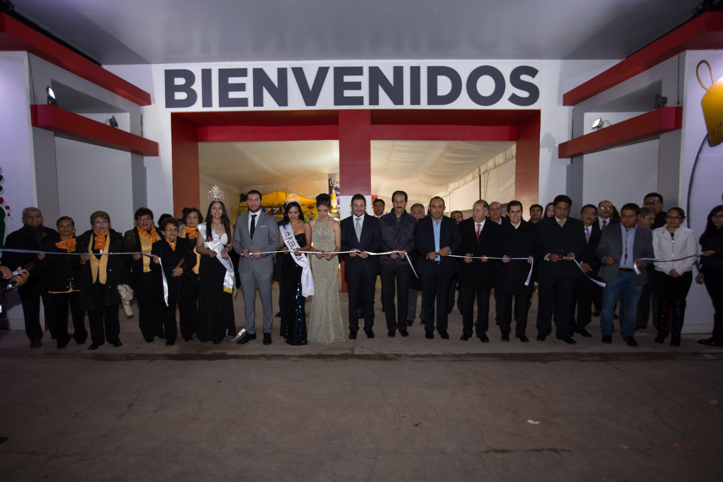 Inauguran la 21a Feria Nacional del Árbol y la Esfera de Chignahuapan