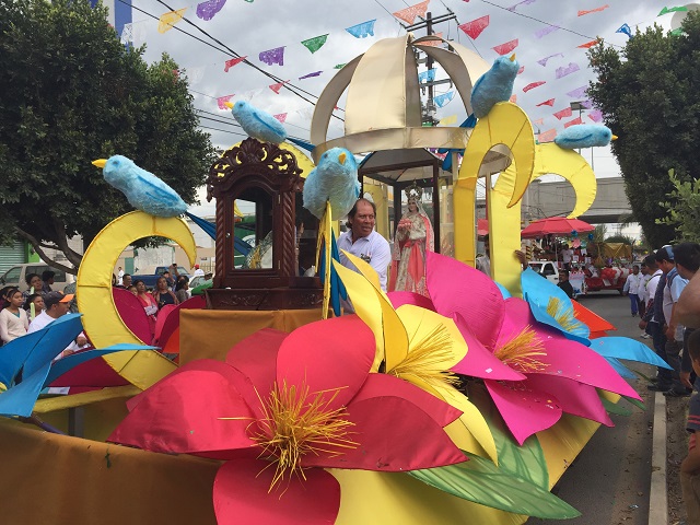 Con desfile inician festejos patronales en Huixcolotla