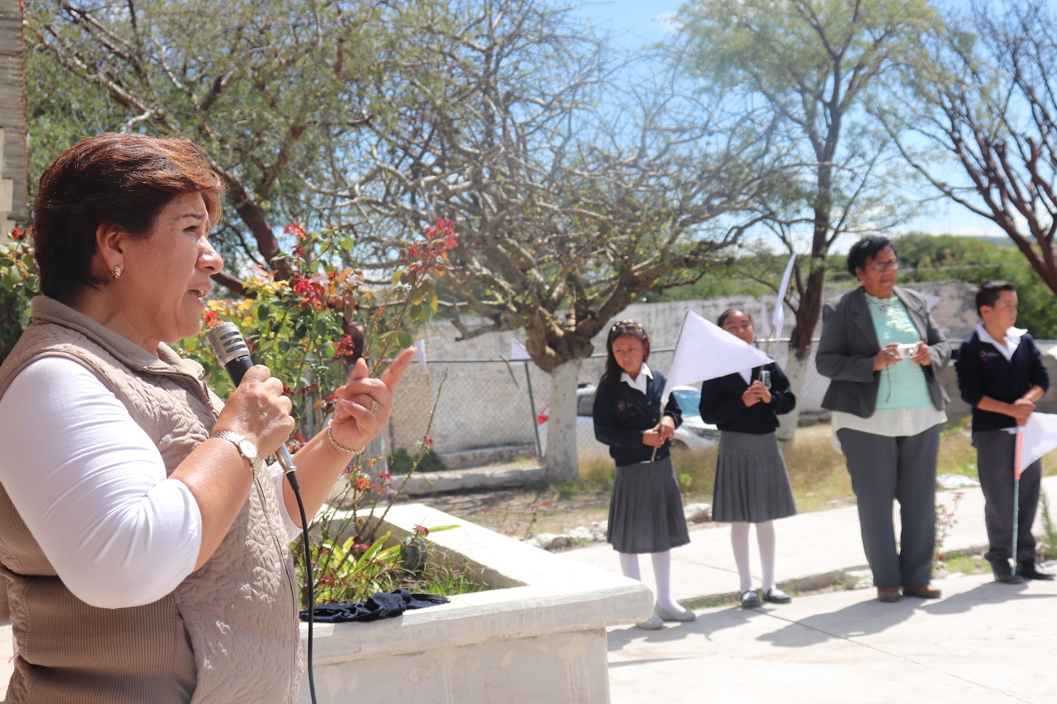 Reconstruyen espacios educativos en Tepexi