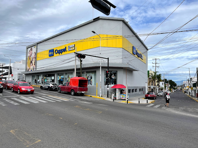 Asaltan tienda Coppel de Plaza Cristal en Puebla capital