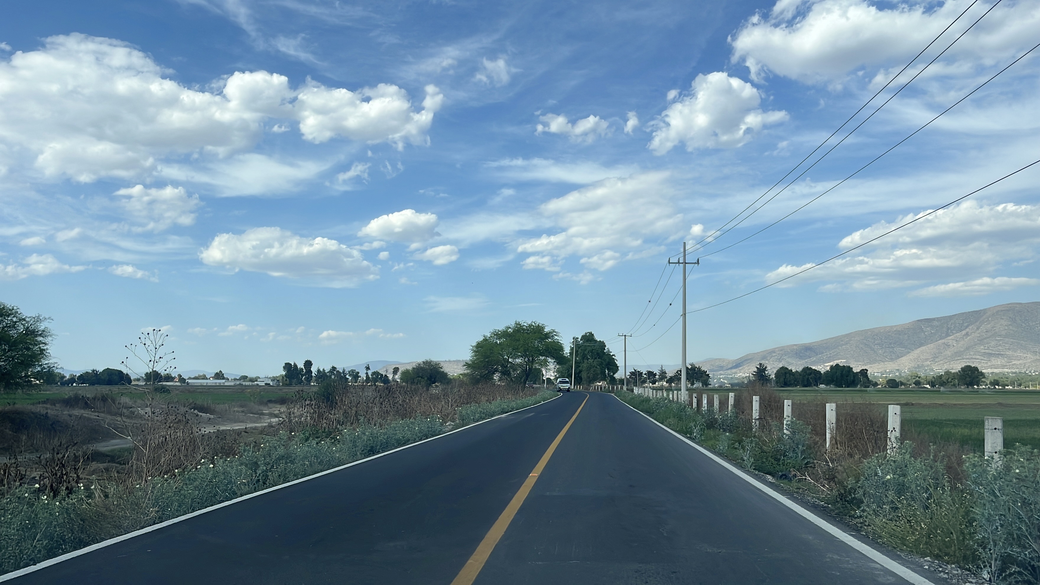 Se registran baches en la carretera Tecamachalco - Xochitlán recién rehabilitada 