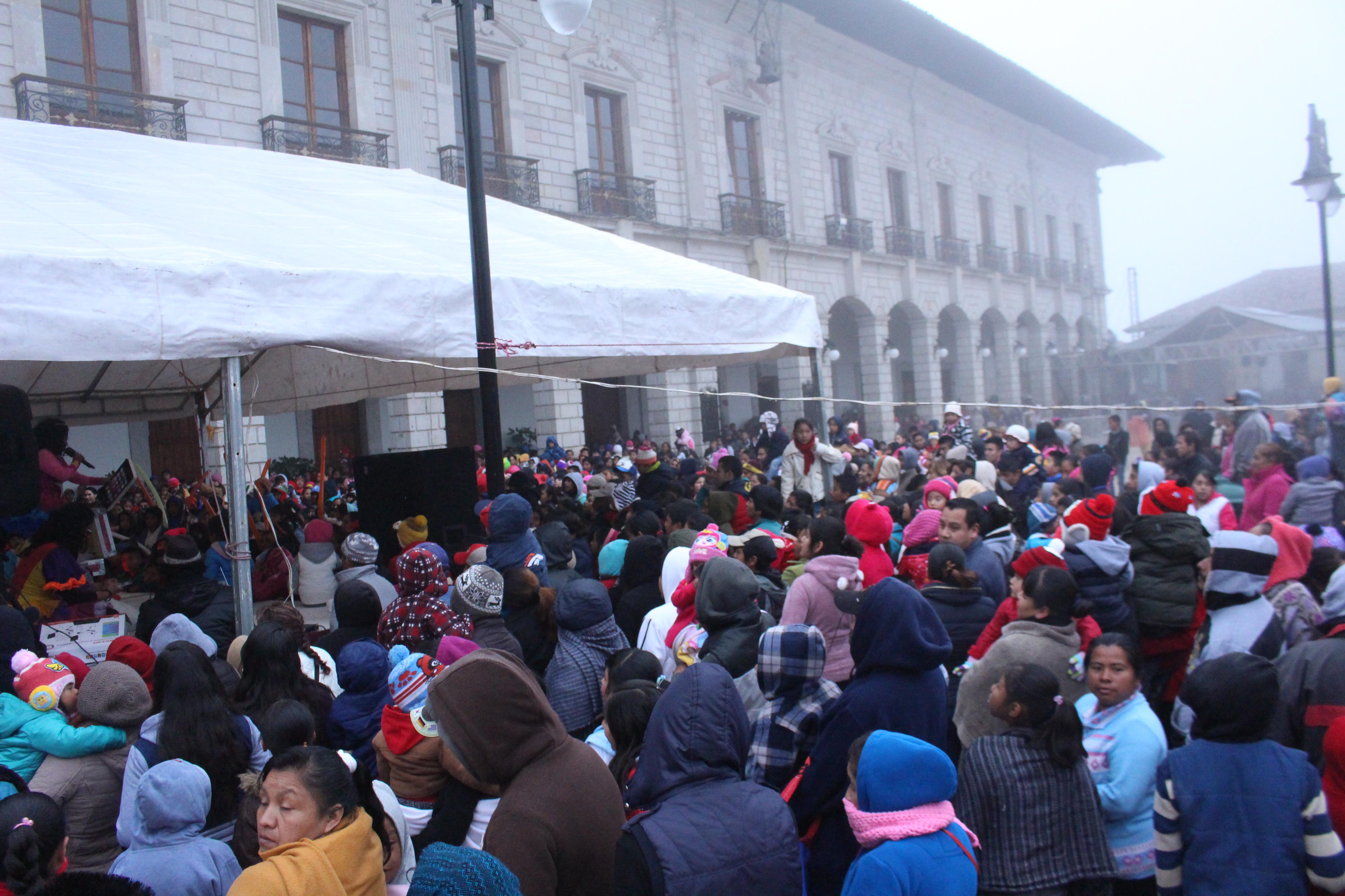 Ofrecen festejo de Día de Reyes a niños de Zacapoaxtla